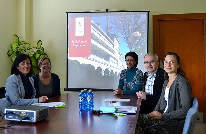 El Servicio de Relaciones Internacionales de la UCAV se reúne con representantes de la Christian University of Applied Sciences (Países Bajos) en el marco del convenio de Erasmus que mantienen para alumnos de Enfermería. 17 de abril de 2012.