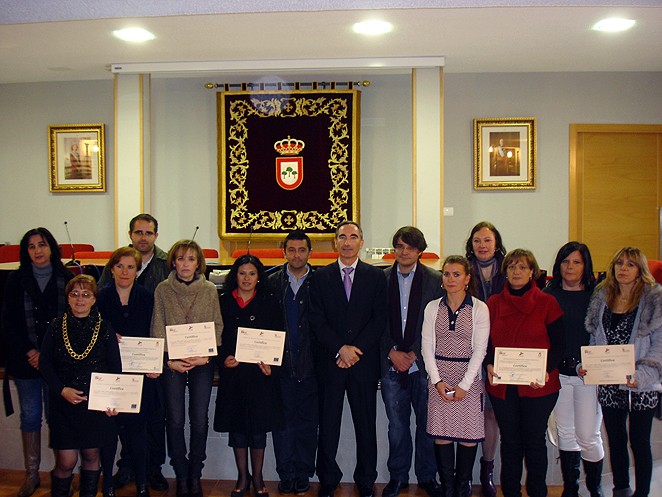 Clausura del Taller de Empleo Entrepinos, que ha formado a ocho personas durante medio año, en Hoyo de Pinares, en la restauración de áreas degradadas. 30 de abril 2012.