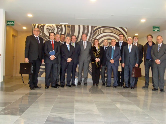 Convenio entre Cecale, con Jesús Terciado, con la Asociación Nacional de Empresarios de Colombia en el marco de la misión empresarial organizada por la organización empresarial y la Cámara de Contratistas de Castilla y León. 3 de mayo 2012.