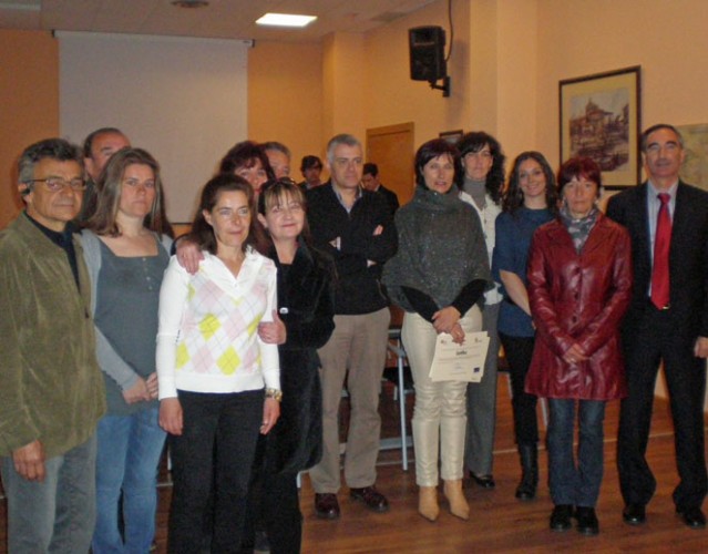 Entrega de diplomas a los ocho alumnos formados en restauración de áreas degradadas en la Escuela Taller de Piedrahíta, en un acto celebrado en la Residencia Gabriel y Galán, inaugurada en esta jornada. 26 abril 2012.
