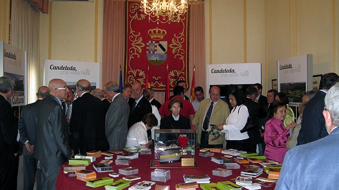Inauguración de la exposición ´Candeleda, una visita real’ sobre la visita de Alfonso XXII a la Sierra de Gredos, en el Centro Cultural de los Ejércitos, en la Gran Vía de Madrid. 11 de mayo.  