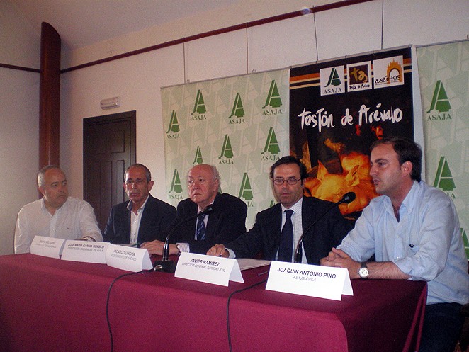 Jornada del Máster de Turismo Interior de la Universidad de Salamanca y Asaja en Arévalo con la participación del director general de Turismo de la Junta, Javier Ramírez. 16 mayo.