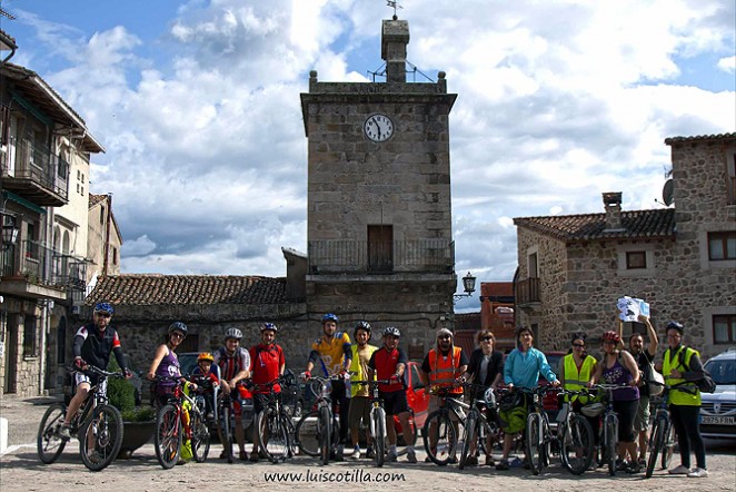 Bicicletada de Ecologistas en Acción Valle del Tiétar entre Piedralaves y Sotillo de la Adrada con parada en lugares con problemas ambientales: depuradora de Piedralaves y vertederos en La Adrada. 19 mayo.