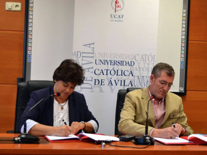 La Universidad Católica de Ávila (UCAV) y el Club de Natación Abulense han firmado un convenio de colaboración, rubricado por la rectora, María del Rosario Sáez, y el presidente, Jesús López Gutiérrez. 24 de mayo.