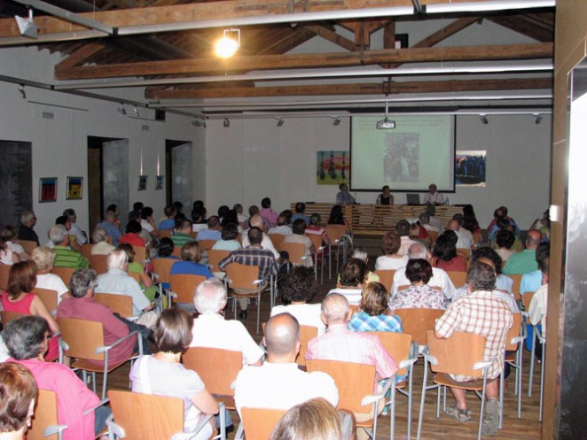 El PSOE de El Barco de Ávila destaca el éxito del ciclo ‘Los parlamentos del concejil’: donde la última conferencia ha sido ‘Arquitectura y asentamientos tradicionales al norte de Gredos’, por el arquitecto Antonio López Díaz. 13 agosto.