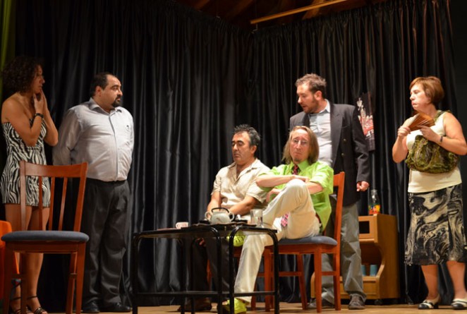 Siguiendo con la tradición teatral, Mingorría fue el escenario para la representación de la comedia ‘El Taxi’, de Ray Cooney, por el grupo abulense Jufran,  el domingo 7 con motivo de las fiestas de la Virgen del Rosario. Jesús María Sanchidrián.