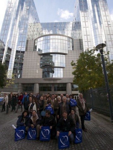 Un grupo de 22 personas de Gotarrendura ha visitado el Parlamento Europeo en Bruselas invitados por el eurodiputado Agustín Díaz de Mera. Foto: Ayuntamiento Gorarrendura.