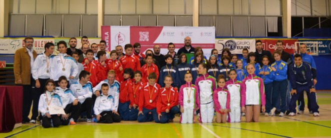 La Universidad Católica de Ávila, a través del Servicio de Deportes, ha premiado a todos los jóvenes deportistas y equipos abulenses patrocinados por la UCAV, que han destacado en las diferentes modalidades en la V Gala del Deporte Base. 15 noviembre 2012