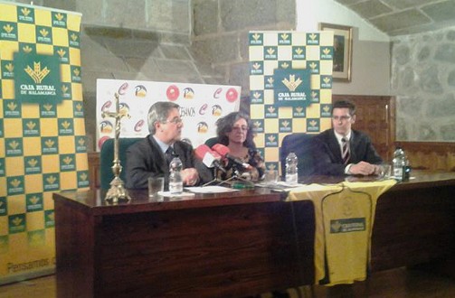 Caja Rural de Salamanca y Colegios Diocesanos han firmado un acuerdo de colaboración por una temporada que facilitará la práctica del fútbol base de 520 niños de 29 equipos y la escuela mini. 22 noviembre 2012.