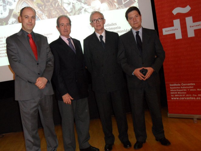 Presentación del Grupo de Ciudades Patrimonio de la Humanidad en el Instituto Cervantes de Munich: director del Instituto Cervantes de Múnich, consejero de Turismo, cónsul general y vicepresidente del grupo y alcalde de Toledo. 4 diciembre 2012.