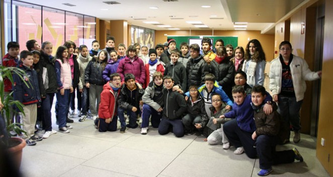 Alumnos de 6º de Primaria del CEIP Villa de la Adrada, de La Adrada, y del CRA Alto Tiétar, de Santa María del Tiétar, llegados desde el CRIE Naturávila a la Fundación Germán Sánchez Ruipérez. 16 enero 2013.