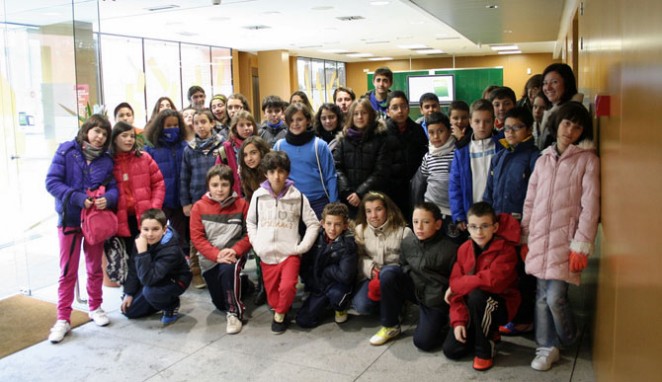 Alumnos de Primaria del CEIP Villa de la Adrada y del CRA Arturo Duperier (Lanzahíta), a través del CRIE Naturávila. en el  Centro Internacional de Tecnologías Avanzadas de la  Fundación Sánchez Ruipérez, de Peñaranda de Bracamonte (Salamanca). 23 enero.