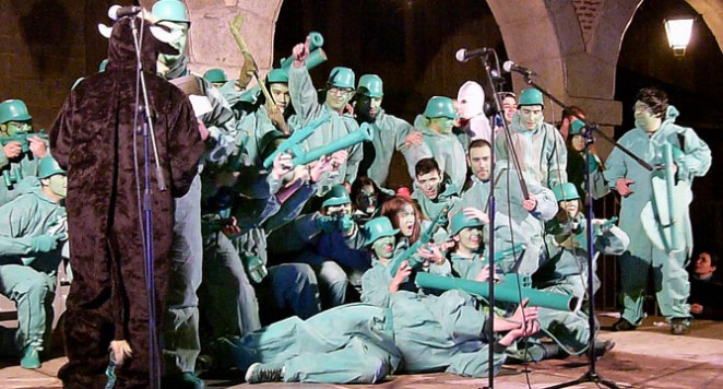 Carnaval de Ávila. Premio premio colectivos. Mozos de las Vacas: 'Soldaditos de juguete'.