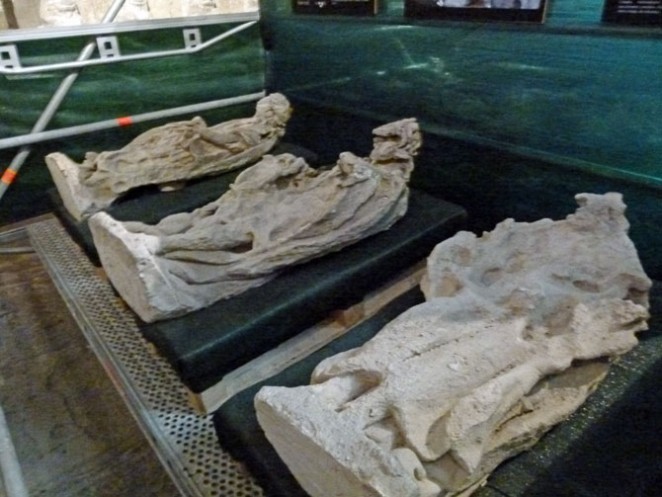 Esculturas de Santa Cristeta, San Vicente y San Juan de la Cruz.