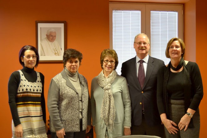 La UCAV ha recibido a Christopher Clott, Decano de la Facultad de Economía y Director de la Oficina de Programas Internacionales de la Universidad de St. Francis, en Joliet (Estados Unidos), para abordar propuestas de intercambio académico. 5 marzo 2013.