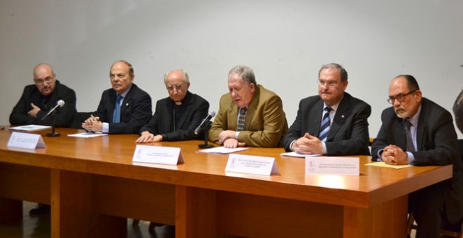 La Asociación de Amigos de la UCAV y la Academia de la Hispanidad han celebrado una mesa redonda sobre ‘La deriva de la España de Isabel la Católica a la de nuestros días’.