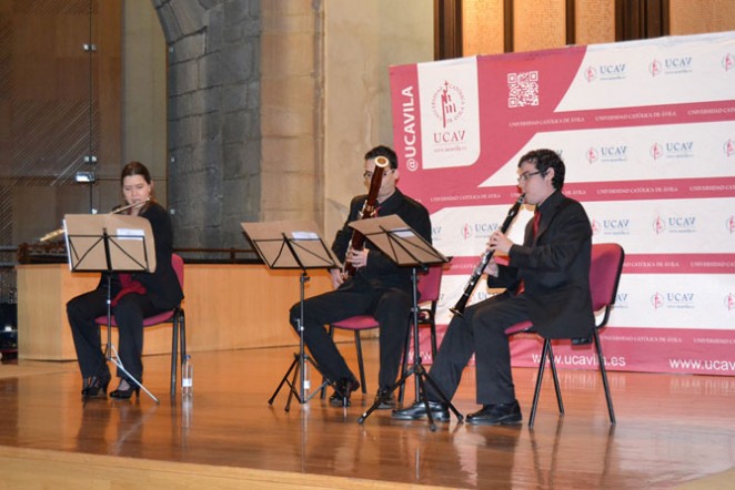 Los alumnos de la UCAV han celebrado un concierto del grupo de cámara Zitrux Trío de cara a obtener fondos para las acciones misioneras en Perú y Camerún así como para que los alumnos puedan participar en la Jornada Mundial de la Juventud de Brasil 2013.