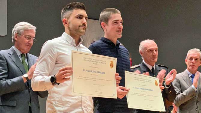 Jóvenes reconocidos por salvar una vida.