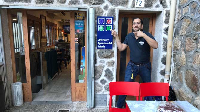 Propietario del bar Carlos, de Mijares, donde ha caído el premio de la Bonoloto.