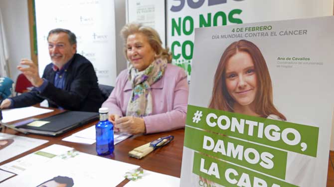 Ignacio Paradinas y María Teresa Martín en rueda de prensa de la AECC.