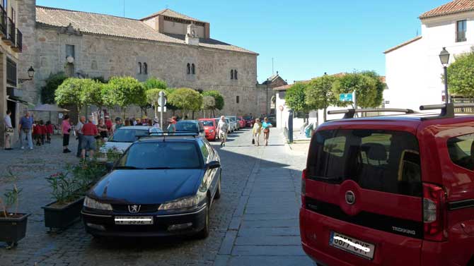Imagen de la plaza Teniente Arévalo antes de la peatonalización.