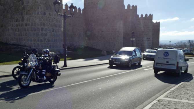 Moteros acompañan a la comiitiva fúnebre de Safa.
