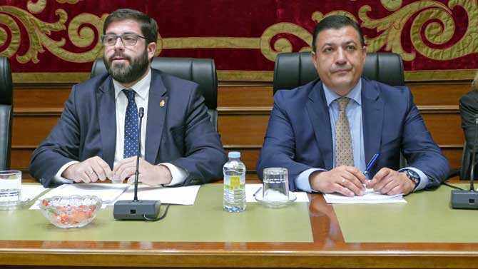 J.M.Sánchez Cabrera y Carlos García, en el pleno de enero de la Diputación.