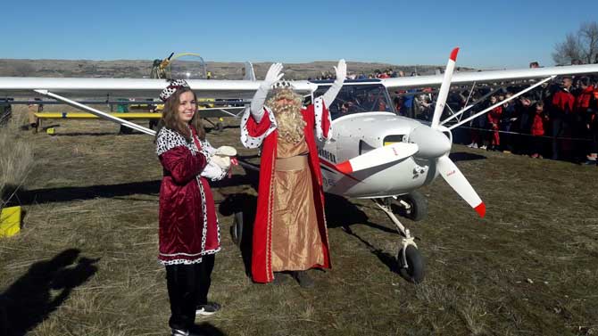 Llegada de los Reyes Magos a Ávila en avioneta.