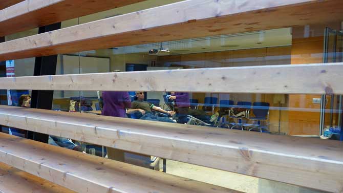 Imagen de archico de una donación de sangre en el Palacio de los Serrano.