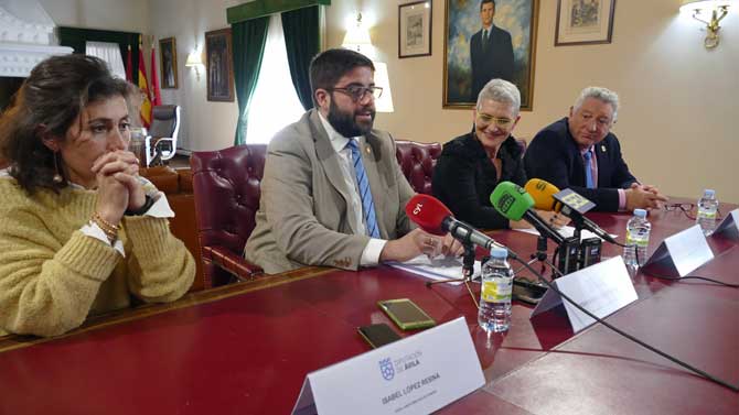 Presentación del Congreso de la Industria Agroalimentaria con Isabel López, vocal de Vitartis; presidente de la Diputación; Isabel Escudero, presidenta de Vitartis; y Ángel Jiménez, vicepresidente tercero.
