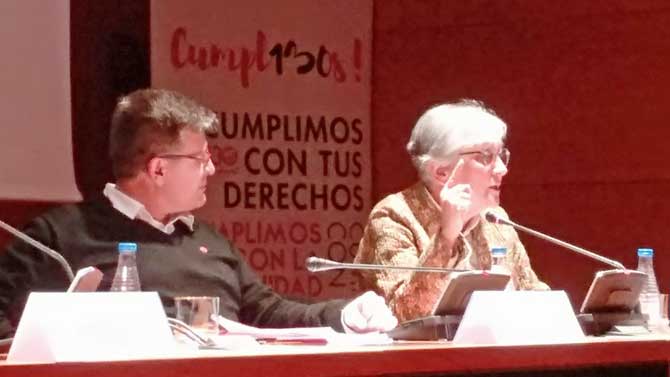 Javier García, secretario de UGT Ávila, y la exministra Matilde Fernández.