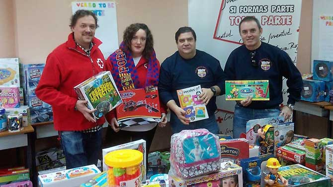 Entrega de juguetes de la Pe&ntilde;a Blaugrana Bar&ccedil;avila.