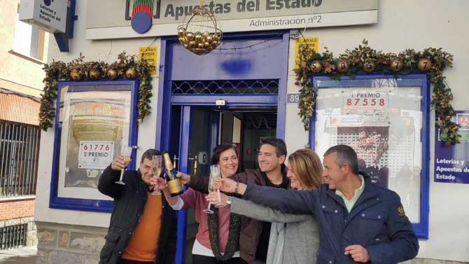 Celebración por el premio de la Lotería del Niño en Las Navas.