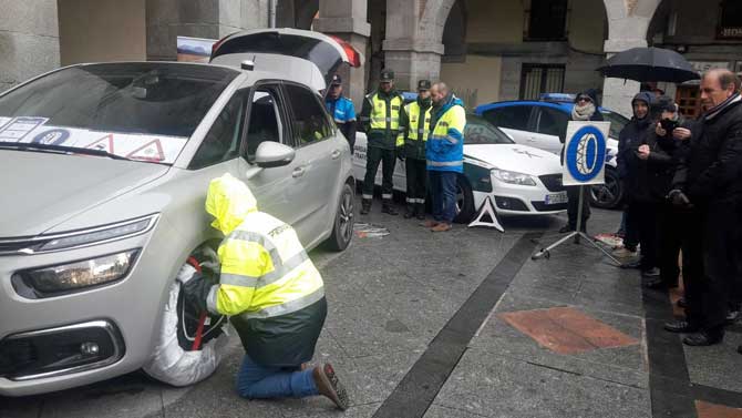 Taller sobre cómo instalar cadenas en un vehículo.