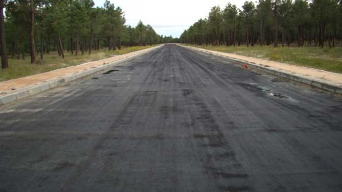 Viales ilegales en Villanueva de Gómez.