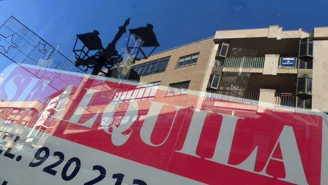 Anuncio de alquiler de viviendas.