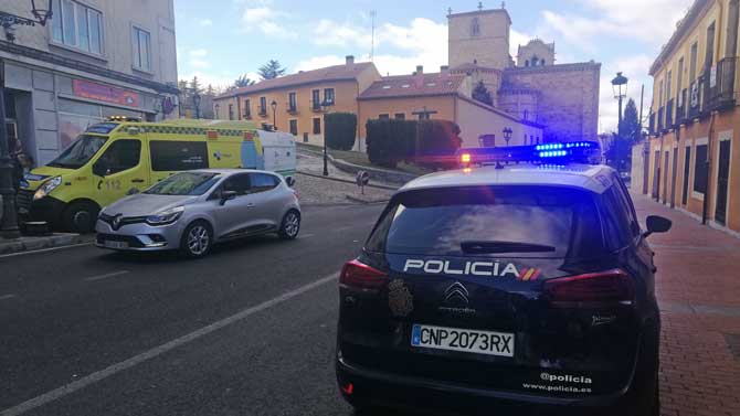 Servicios sanitarios y Polic&iacute;a en el lugar de la agresi&oacute;n.