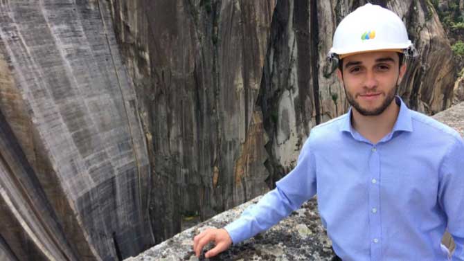 Alberto Andrino en la presa de Aldeadávila.