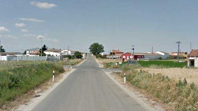 Carretera AV-P-116, en Crespos, donde se prev&eacute; crear una rotonda.