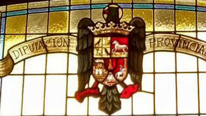 Vidriera en la Diputación de Ávila.