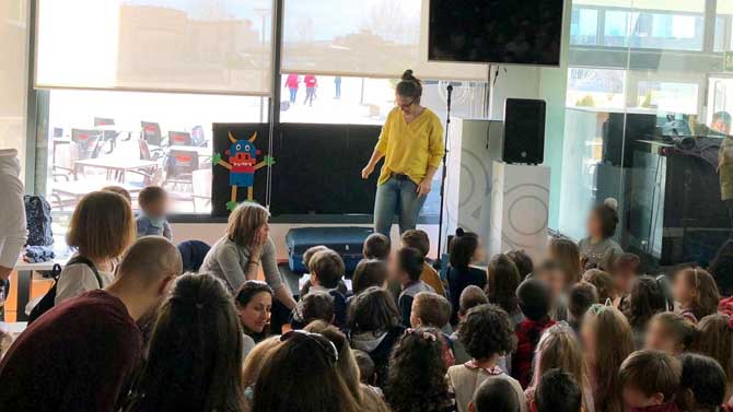 Cuentacuentos para niños organizado por Jóenes Ciudadanos.