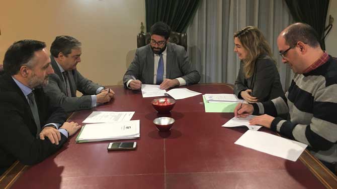 Firma de operación de tesorería entre Diputación y Unicaja.
