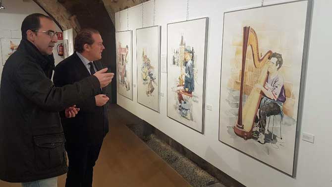 Jiménez Manteca en su exposición en el Episcopio con el concejal de Cultura, Ángel Sánchez.