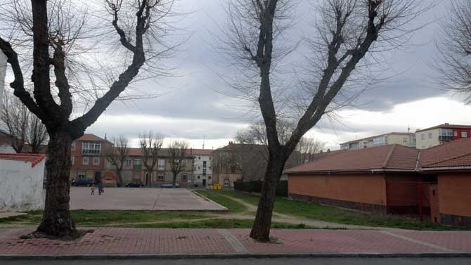 Parcela de La Cacharra situada detrás de la Escuela Infantil.