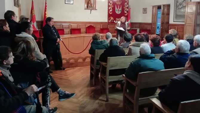 La alcaldesa de El Hornillo inicia una recogida de firmas para mejorar la atención sanitaria.