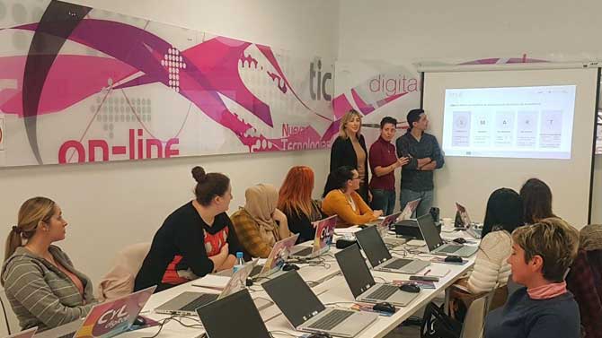 Taller de la Fundaci&oacute;n Cibervoluntarios en el Espacio CyL Digital.