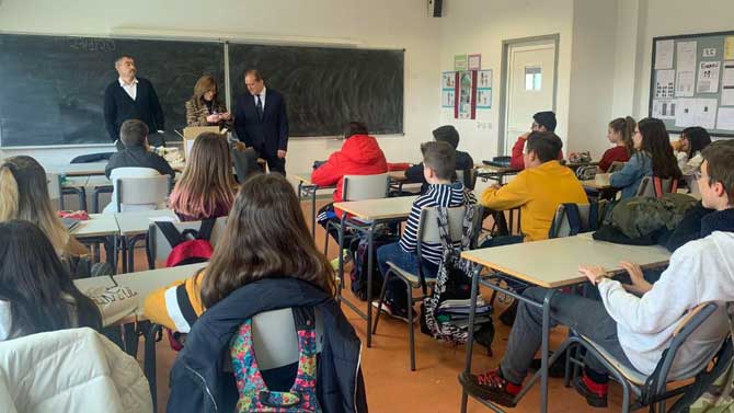 Entrega del premio del concurso de v&iacute;deos de las bibliotecas municipales en el IES L&oacute;pez Aranguren.