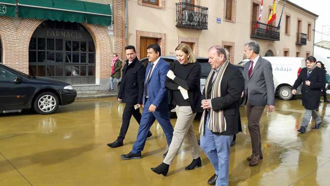 La consejera de Familia presenta los viajes del 'Club de los 60' en La Nava de Ar&eacute;valo.