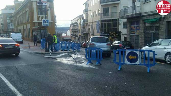 Hundimiento de una alcantarilla en la avenida de Madrid.