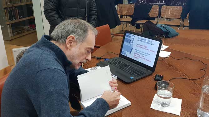 Eugenio Vega presenta su libro sobre la Bauhaus.